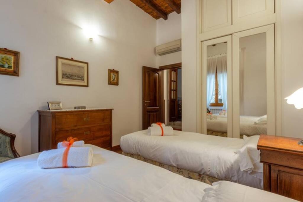 Ferienwohnung Elegant Ramaglianti Flat -Santo Spirito District Florenz Exterior foto