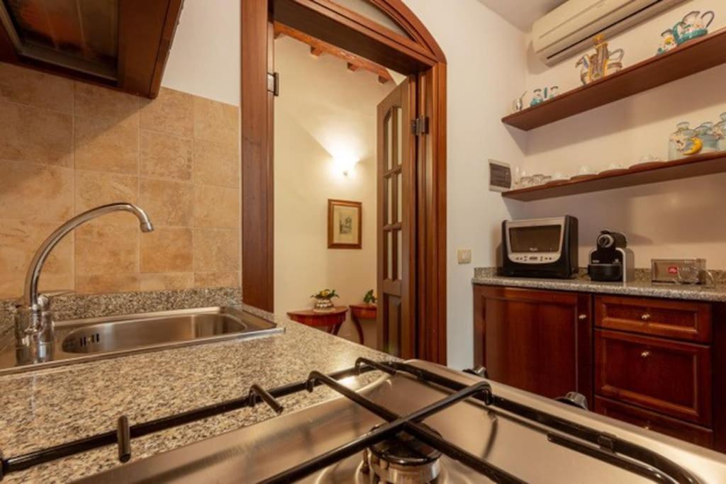 Ferienwohnung Elegant Ramaglianti Flat -Santo Spirito District Florenz Exterior foto